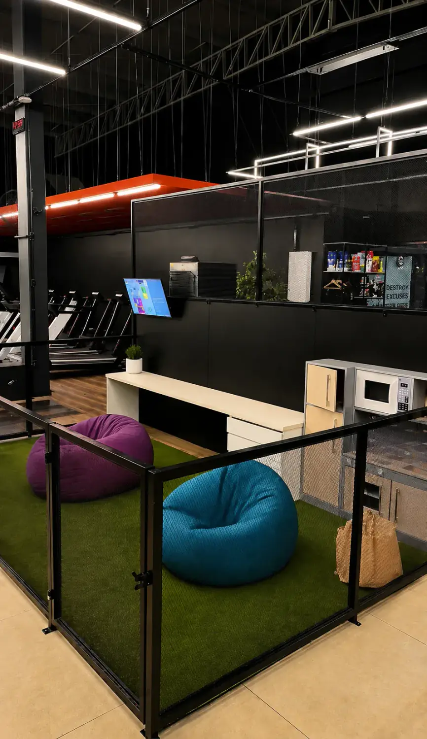 Espaço de descanso e convivência da D'Fitness